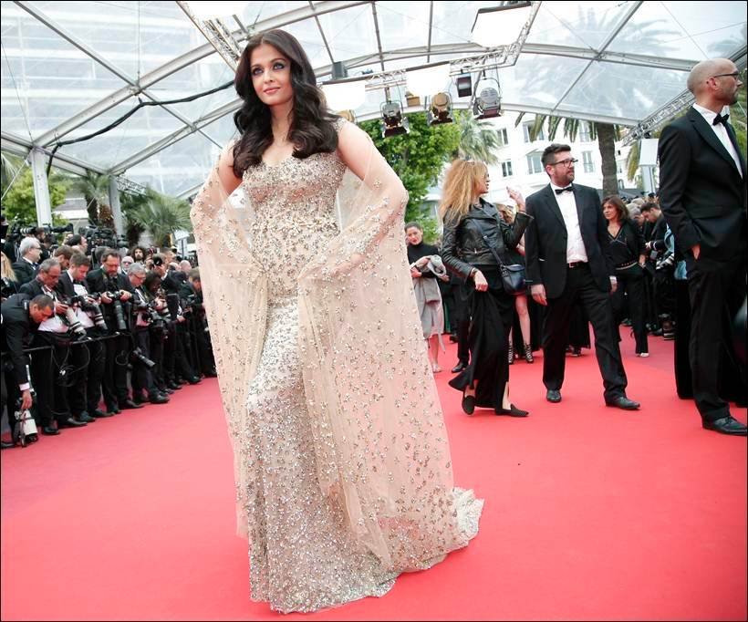 Aishwarya Rai Bachchan, cannes 2016, aishwarya cannes, Aishwarya Rai Bachchan Cannes, Aishwarya Rai Cannes, Aishwarya cannes, Cannes, cannes 2016, cannes film festival, Aishwarya Rai Bachchan red carpet, Aishwarya Rai red carpet, Aishwarya red carpet, Aishwarya Rai cannes red carpet, Aishwarya cannes red carpet, Aishwarya cannes 2016, Aishwarya Rai cannes 2016, Entertainment news