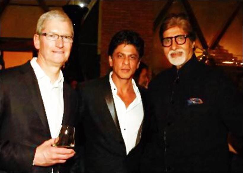 shah rukh khan, shah rukh khan latest news, srk, tim cook, tim cook pics, shah rukh khan pics, shah rukh khan tim cook pics, srk tim cook pics, shah rukh khan party, srk party pics, amitabh bachchan, aishwarya rai bachchan, aishwarya pics, aishwarya srk pics, madhuri dixit, farah khan, madhuri srk pics, emraan hashmi, emraan tim cook, mahesh bhatt, tim cook india pics, tim cook srk party pics, srk bungalow, entertainment news, bollywood news