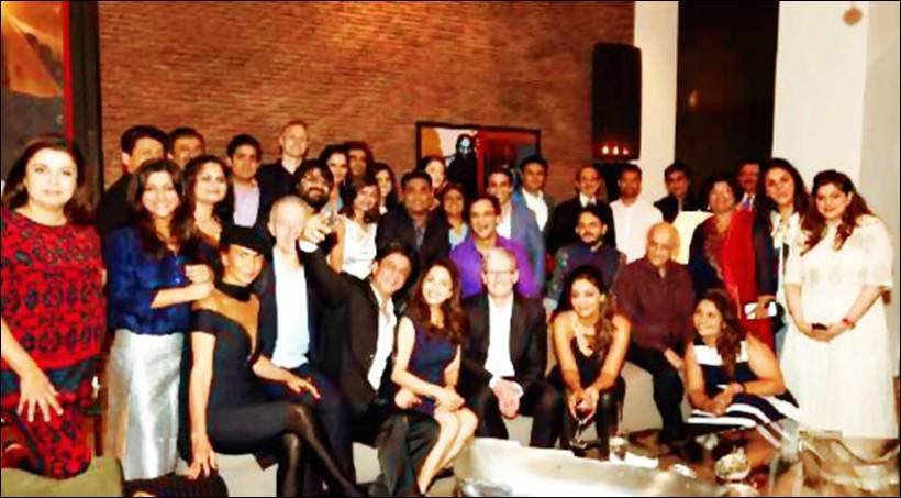shah rukh khan, shah rukh khan latest news, srk, tim cook, tim cook pics, shah rukh khan pics, shah rukh khan tim cook pics, srk tim cook pics, shah rukh khan party, srk party pics, amitabh bachchan, aishwarya rai bachchan, aishwarya pics, aishwarya srk pics, madhuri dixit, farah khan, madhuri srk pics, emraan hashmi, emraan tim cook, mahesh bhatt, tim cook india pics, tim cook srk party pics, srk bungalow, entertainment news, bollywood news