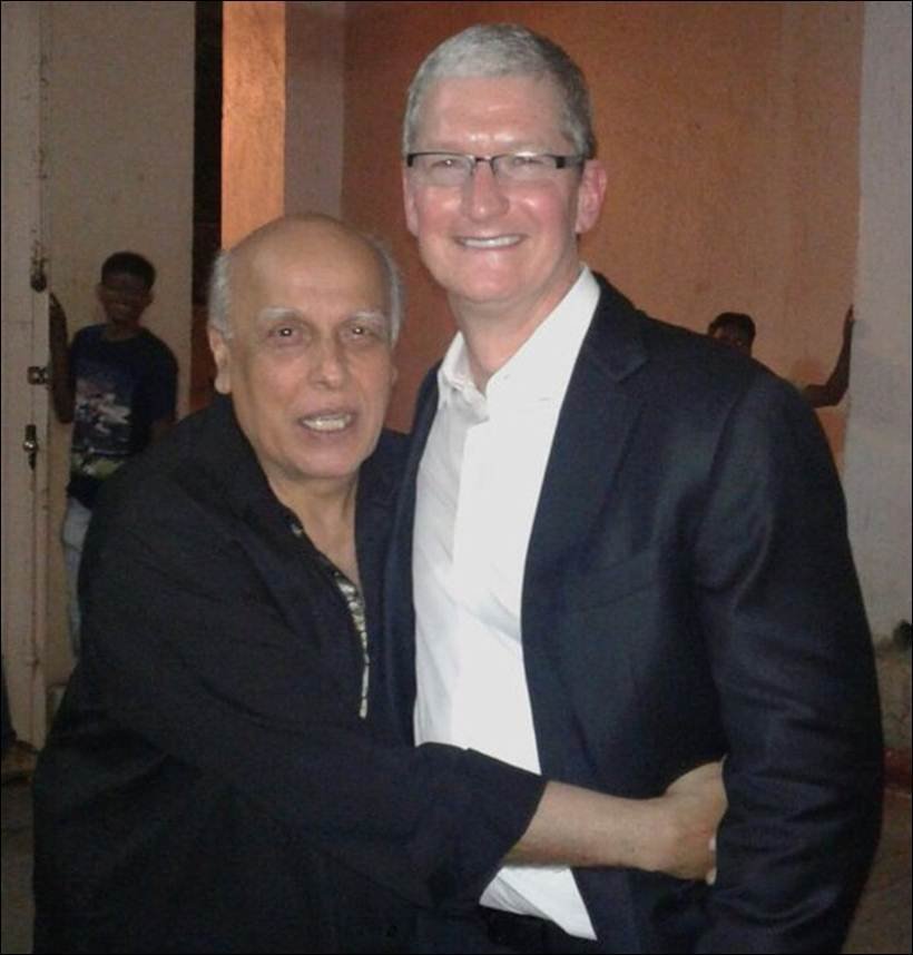 shah rukh khan, shah rukh khan latest news, srk, tim cook, tim cook pics, shah rukh khan pics, shah rukh khan tim cook pics, srk tim cook pics, shah rukh khan party, srk party pics, amitabh bachchan, aishwarya rai bachchan, aishwarya pics, aishwarya srk pics, madhuri dixit, farah khan, madhuri srk pics, emraan hashmi, emraan tim cook, mahesh bhatt, tim cook india pics, tim cook srk party pics, srk bungalow, entertainment news, bollywood news