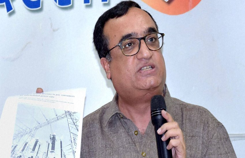 ajay maken, ajay maken slam arvind kejriwal, ajay maken Kejriwal Advertisement, ajay maken Kejriwal Young Modi, ajay maken vs arvind kejriwal