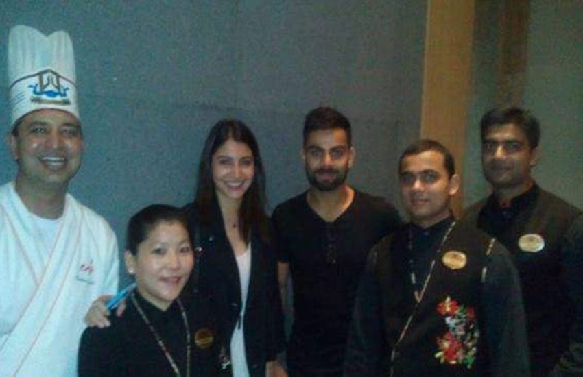 Criceketor Virat Kohli celebrates RCB victory with actress Anushka Sharma, Gujarat Lions, ipl