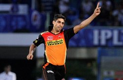 आईपीएल-9: सनराइजर्स ने मुंबई इंडियन्स को 85 रन से रौंदा