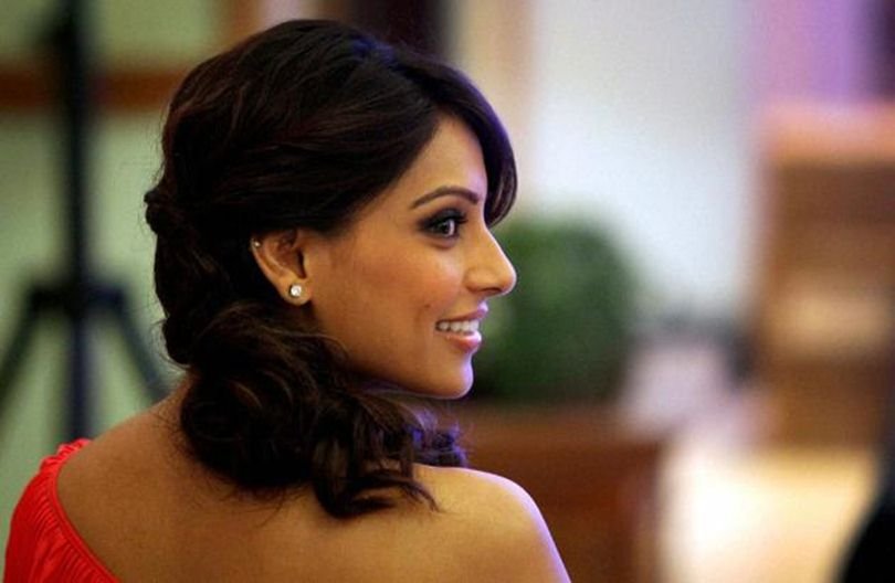 Deepika Padukone, Deepika Padukone Molested, Deepika Padukone Molestation, VJ Rhea, VJ Rhea Molested, VJ Rhea Molestation, Gauhar Khan, Gauhar Khan Molested, Gauhar Khan Molestation, Bipasha Basu, Bipasha Basu Molested, Bipasha Basu Molestation, Sushmita Sen, Sushmita Sen Molestation,Gul Panag, Gul Panag Molestation, Sonakshi Sinha, Sonakshi Sinha Molestation