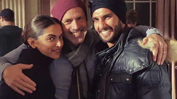 xXx: पहली हॉलीवुड फिल्म के डायरेक्टर को दीपिका ने दिया यह स्पेशल इंडियन गिफ्ट