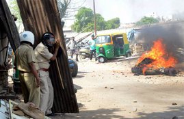 Communal tension in Bareilly, Hindus-Muslims clash in Bareilly, UP Police