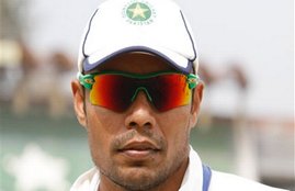 danish kaneria, india, flight