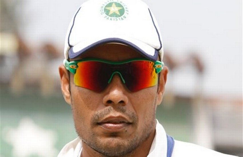 danish kaneria, india, flight