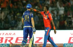 IPL 2016: Gujarat Lions के ड्वेन ब्रावो पर लगा जुर्माना, चुकानी होगी आधी मैच फीस