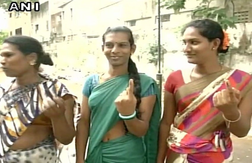 Tamil Nadu elections 2016, Oommen Chandy, Kerala CM Oommen Chandy, Tamil Nadu Polls, Tamil Nadu Assembly Elections 2016, Tamil Nadu assembly Polls, TN Polls, TN Assembly Elections, Tamil Nadu Live Polls, AIADMK, DMK, DMDK, Jayalalithaa, Karunanidhi, Tamil Nadu Elections Live, rajinikanth, Tamil nadu voting, Tamil Nadu elections, TN Election 2016 Live,