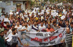 आदित्य हत्या मामले में आरोपी अब भी फरार, विरोध में विपक्षी दलों ने गया में किया बंद