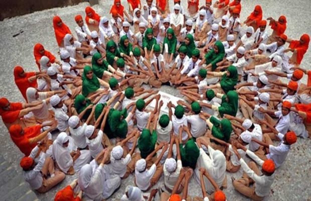 कुछ सोशल नेटवर्किंग वेबसाइटों द्वारा हाल ही में जम्मू-कश्मीर को पाकिस्तान और अरुणाचल प्रदेश को चीन का हिस्सा बताये जाने के बाद सरकार ने यह कदम उठाया है।