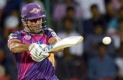 पुणे के लचर अभियान के बावजूद फ्लेमिंग ने आलोचना से घिरे धोनी का समर्थन किया