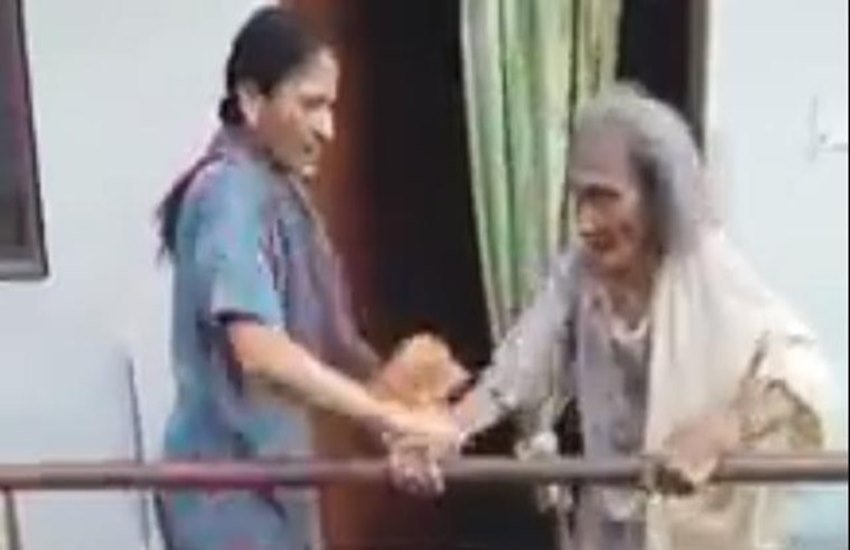 woman beaten by daughter, daughter beats mother, viral video daughter beats mother, 85 year old mother beaten by 60 year old daughter, viral video, viral news,delhi video,kalka ji video,old age caring,senior citizen