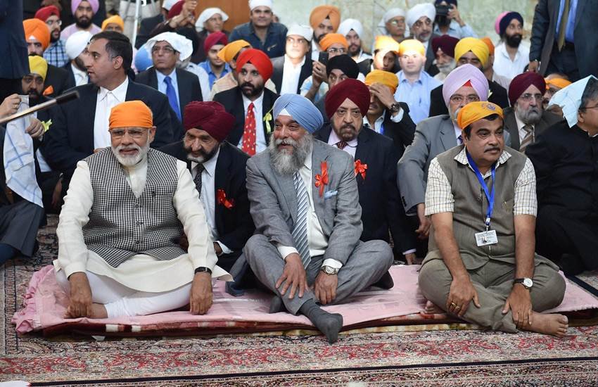 Narendra Modi at Gurudwara, Narendra Modi Tehran Gurudwara, Narendra Modi Visit Tehran Gurudwara, Narendra Modi Gurudwara, Narendra Modi in Gurudwara, Narendra Modi Pray Gurudwara, Narendra Modi Speech Gurudwara, Narendra Modi Bhai Ganga Singh Sabha Gurudwara, Iran Narendra Modi, Narendra Modi Iran Gurudwara, Narendra Modi Visit Iran Gurudwara