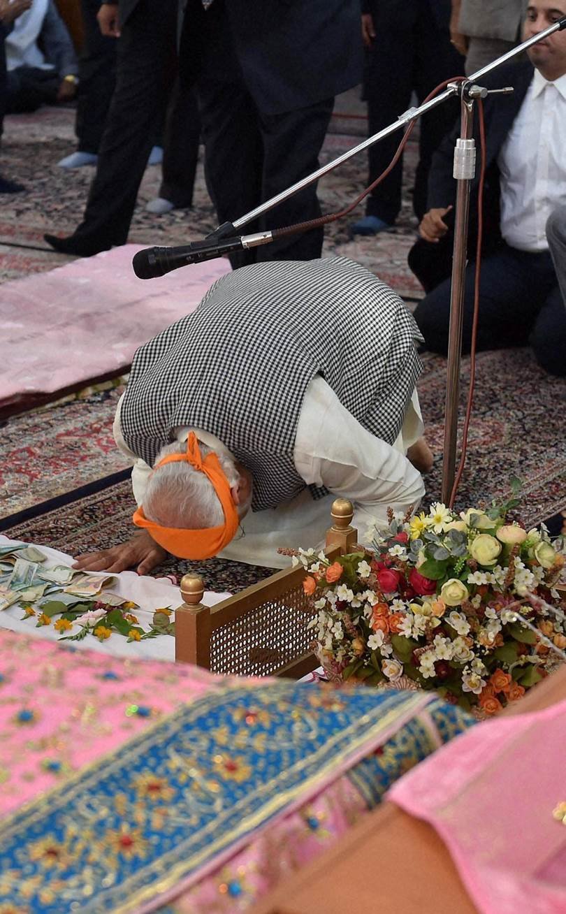Narendra Modi at Gurudwara, Narendra Modi Tehran Gurudwara, Narendra Modi Visit Tehran Gurudwara, Narendra Modi Gurudwara, Narendra Modi in Gurudwara, Narendra Modi Pray Gurudwara, Narendra Modi Speech Gurudwara, Narendra Modi Bhai Ganga Singh Sabha Gurudwara, Iran Narendra Modi, Narendra Modi Iran Gurudwara, Narendra Modi Visit Iran Gurudwara