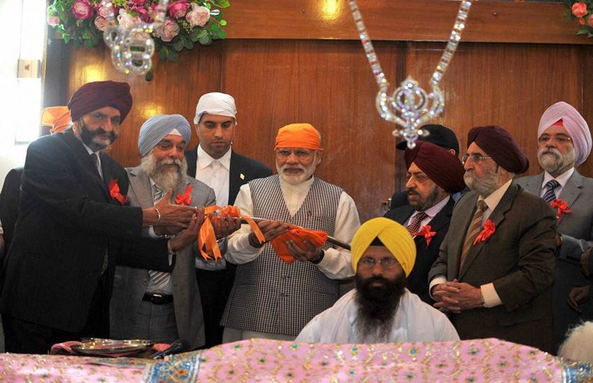 Narendra Modi at Gurudwara, Narendra Modi Tehran Gurudwara, Narendra Modi Visit Tehran Gurudwara, Narendra Modi Gurudwara, Narendra Modi in Gurudwara, Narendra Modi Pray Gurudwara, Narendra Modi Speech Gurudwara, Narendra Modi Bhai Ganga Singh Sabha Gurudwara, Iran Narendra Modi, Narendra Modi Iran Gurudwara, Narendra Modi Visit Iran Gurudwara