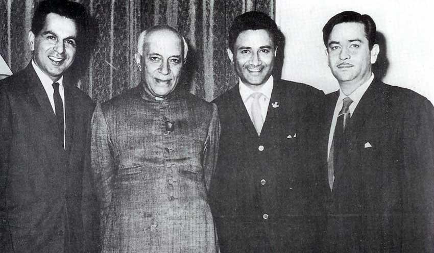 Rishi Kapoor, Rishi Kapoor Latest News, Rishi Kapoor attacks Gandhis, VK Singh, Akbar Road, Rishi Kapoor twitter, Rishi Kapoor Tweets, indira gandhi, Rajiv gandhi, Gandhis family, Rishi Kapoor Baap ka maal samjh rakha tha tweet, Rishi Kapoor Gandhis, anupam kher, rishi kapoor ghandhi, shok pandit, raja murad, pc chacko, sanjay nirupam, India News, Entertainment News