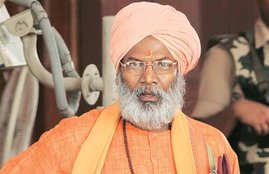 sakshi Maharaj, BJP MP sakshi Maharaj, sakshi Maharaj News in hindi, sakshi Maharaj viral video, BJP Leader, BJP Leader sakshi maharaj video, sakshi maharaj video to see girl injury, sakshi maharaj girl injury video