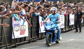 Salman Khan, bike stunt, Ek Tha Tiger, Suzuki Gixxer Day, kick, bollywood, bollywood hindi news, salman khan news, salman news, salman bike photos, aras gibieza, being human, salman stunts, entertainment news