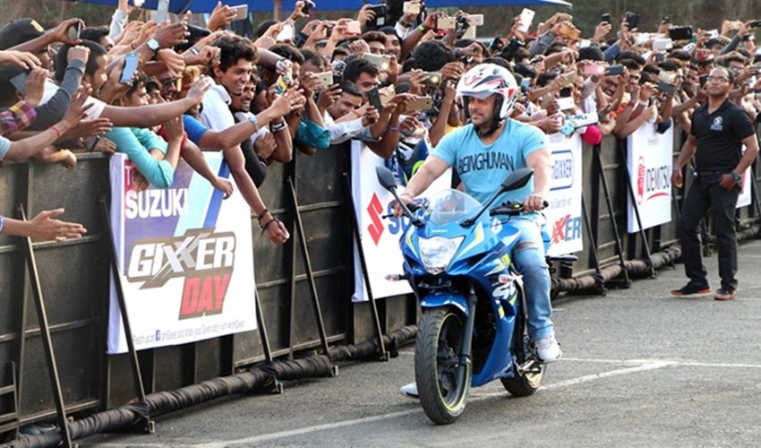 Salman Khan, bike stunt, Ek Tha Tiger, Suzuki Gixxer Day, kick, bollywood, bollywood hindi news, salman khan news, salman news, salman bike photos, aras gibieza, being human, salman stunts, entertainment news Salman Khan, bike stunt, Ek Tha Tiger, Suzuki Gixxer Day, kick, bollywood, bollywood hindi news, salman khan news, salman news, salman bike photos, aras gibieza, being human, salman stunts, entertainment news