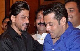 salman khan party, sharukh salman party, shahrukh khan and salman khan together, shah rukh attends salman party, shah rukh khan salman khan, srk meets salman, srk salman party, shah rukh dear zindagi, salman khan party srk, salman party shahrukh, srk salman news, salman srk enemies, bollywood news in hindi