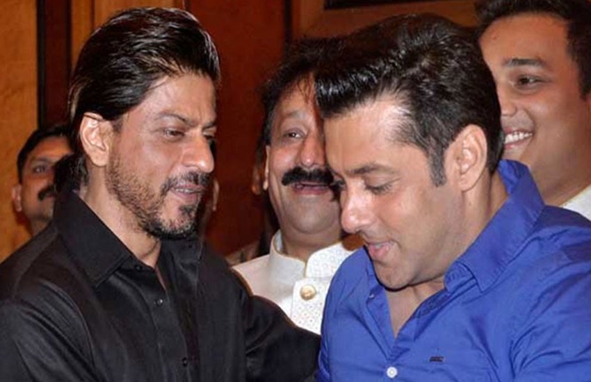 salman khan party, sharukh salman party, shahrukh khan and salman khan together, shah rukh attends salman party, shah rukh khan salman khan, srk meets salman, srk salman party, shah rukh dear zindagi, salman khan party srk, salman party shahrukh, srk salman news, salman srk enemies, bollywood news in hindi