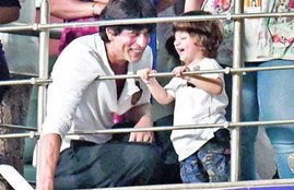 shahrukh khan, shahrukh khan news in hindi, srk, srk latest news, shahrukh son, shahrukh khan children, abram, abram pics, abram dance, abram dance moves, shahrukh khan abram pics, shahrukh khan abram, shahrukh khan kkr