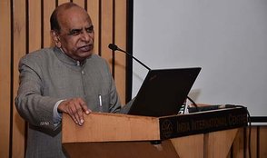 Literature , politics and commitment, jansatta article