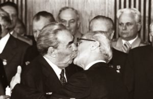 donald trump, vladimir putin, trump kisses putin, putin kisses trump, trump loves putin, wall art denmark, us elections 2016, elections 2016, presidential elections, russia us relations, russia us ties, russia us