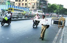 Traffic Police, 5000 fine, breaking rules, silencer, pressure horn, new delhi, noida, news