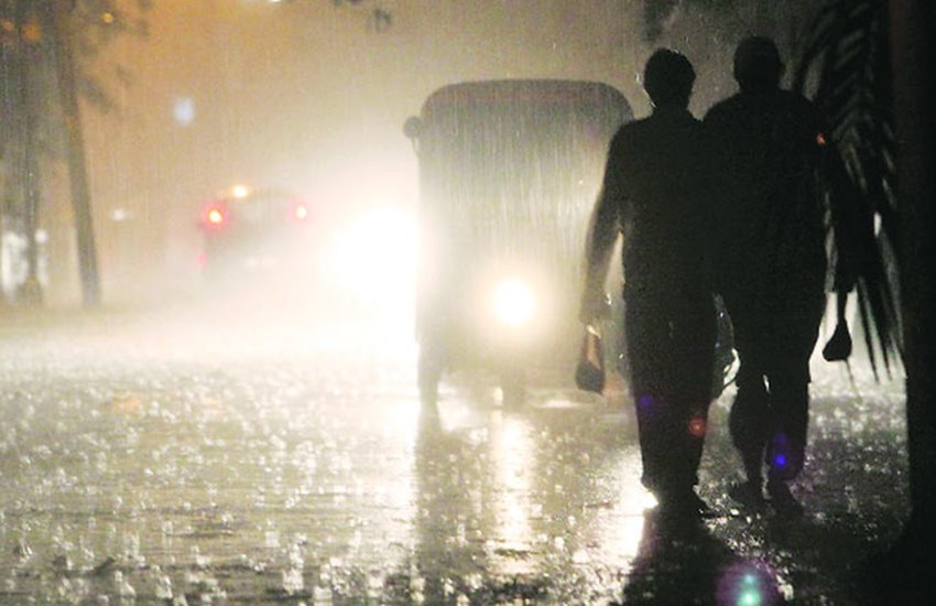heavy rain, new delhi, people, sigh, heat, weather delhi