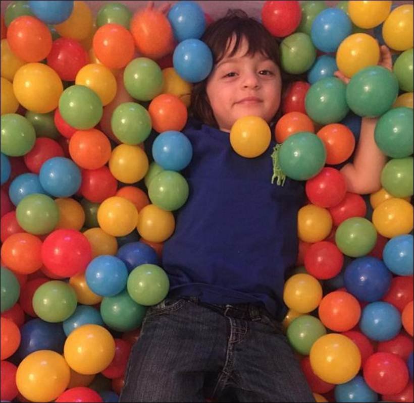 shah rukh khan, abram, karan johar, aryan khan, shah rukh khan son, shah rukh khan son pics, karan johar birthday pics, karan johar birthday pics, shweta bachchan, navya nanda, saif ali khan, kareena kapoor khan, kareena, saif kareena, saif kareena london pics, kareena karan johar, ranbir kapoor, sidharth malhotra, ranbir kapoor pics, entertainment news, entertainment, bollywood