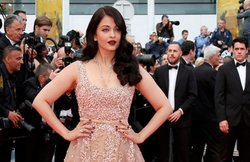 Cannes 2016: अली युनूस और नईम खान के बाद एली साब के गाउन में ऐश्वर्या राय बच्चन ने बिखेरा जादू