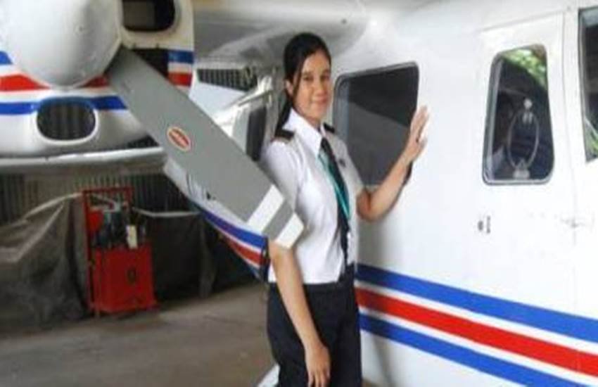 ayesha aziz, youngest pilot, youngest female pilot, youngest teen pilot ayesha aziz, ayesha aziz pilot, ayesha aziz latest news, ayesha aziz photos,