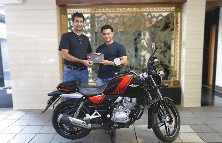 aamir khan, aamir khan bike, aamir khan bajaj v bike, bajaj v bike, bajaj v15, bajaj v15 price, bajaj v15 images, bajaj v bike aamir khan, bajaj v bike price, bajaj v bike images, bajaj v bike photo, bajaj v bike images, bajaj v bike price in india, bajaj v bike specification, Rajiv Bajaj, Rajiv Bajaj aamir khan, Rajiv Bajaj v15