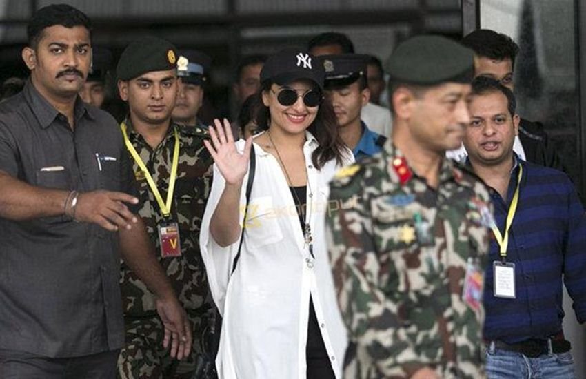 "Nepal Army,Sonakshi Sinha,Malaika Arora, devastating earthquake