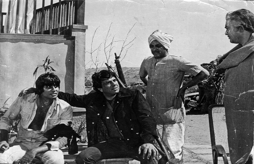 superstar amitabh bachchan, amitabh bachchan rare picture, golden era of indian cinema, rare picture of bollywood, sholey ,deewar, suhaag ,abhiman ,hum, govinda, sanjey dutt, sanjeev kumar, sunit dutt, sanjey dutt,