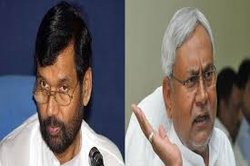 नीतीश अपने मुंह मियां मिट्ठू बन रहे हैं: पासवान