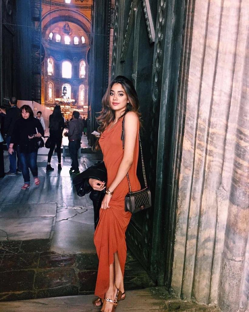 Sridevi, Sridevi daughters, Jhanvi Kapoor, Khushi Kapoor, Sridevi Jhanvi, Sridevi Khushi, Jhanvi kapoor pics, Khushi Kapoor pics, Sridevi pics, Sridevi holiday pics, Boney Kapoor, Sridevi elder Daughter, Sridevi family, sridevi vacation pics