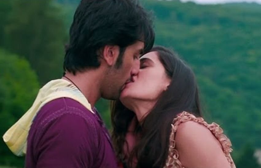 azhar, azhar film, kissing, nargis fakhri, emraan hashmi, azhar kissing scenes, kissing scenes, azhar release, azharuddin, azhar biopic, azhar deleted scenes, emraan hashmi nargis fakhri kissing, emraan nargis kiss