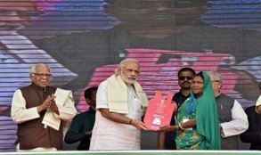Modi,Mantri Ujjwala Yojana,Balia, Business News, Pm Modi, world,Ujjwala Yojana,Polls,people,Narendra Modi,Jawaharlal Nehru,insurance,India
