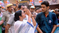 क्रिकेट छोड़ लक्ष्मी रतन शुक्ला की शुरु नई पारी, ममता बनर्जी के मंत्रिमंडल में मिली युवा मंत्री की जिम्मेदारी