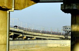 delhi metro, metro, record, u-guarders, track, dmrc