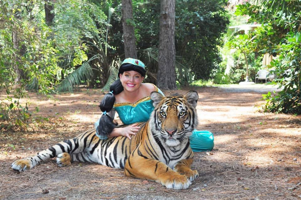 moksha bybee, "King,swimmers,How,orangutan,Suryia,loves,summer,dip,trainer, moksha bybee, liger expert moksha bybee, iger-expert-moksha-bybee photos, latest photos of iger-expert-moksha-bybee