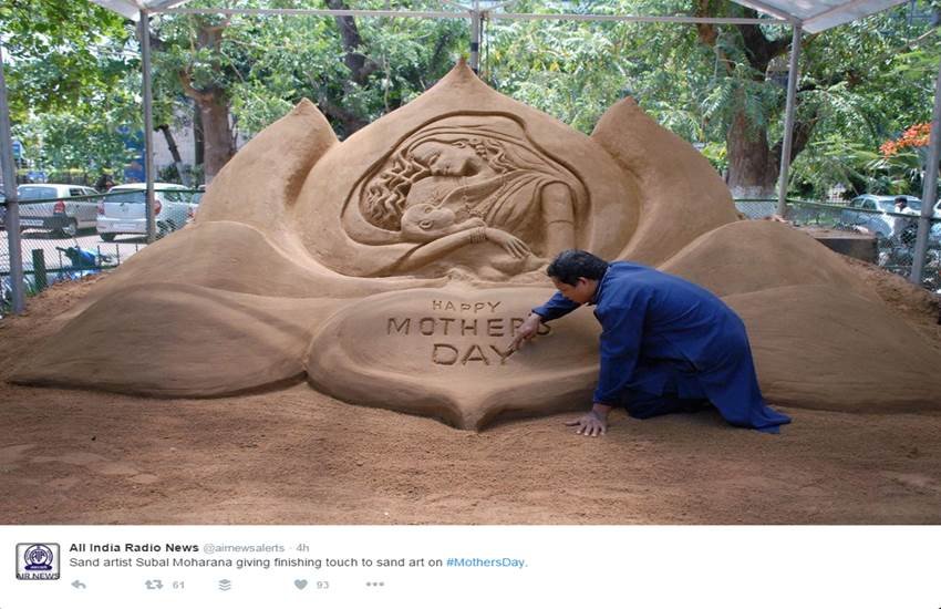 Happy Mothers Day, Mothers Day 2016, Mothers Day greetings, Mothers Day SMS, Mothers Day Whatsapp messages, Mothers Day wishes, messages for Mothers Day greeting cards, wish Happy Mothers Day, Mothers Day in Bollywood, Salman Khan Mothers Day, Mothers Day Pics, Ayushman Khurana celebrated Mothers Day