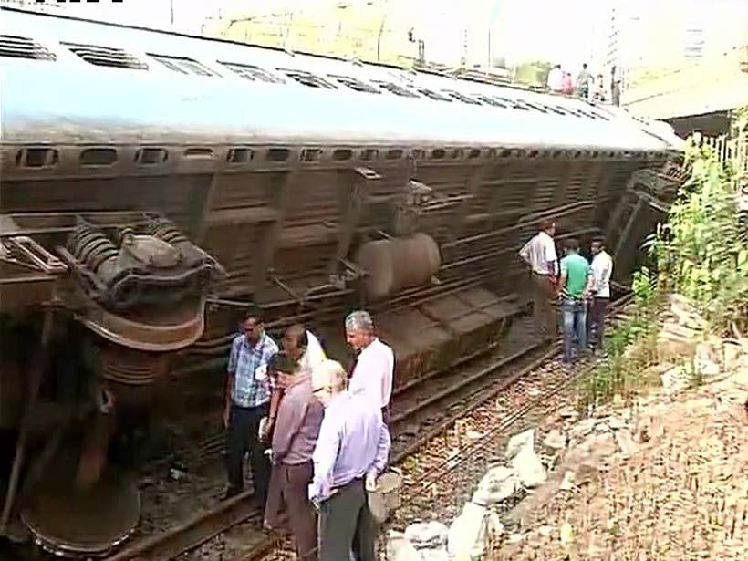 mumbai, mumbai local Train news, mumbai train, mumbai local trains, mumbai local late, mumbai local derailed, mumbai train derail, Mumbai suburban train network, Western Railways, Mumbai Western Railways, Mumbai suburban train network news, mumbai local train derail, indian railway, irctc, mumbai news, national news, india News