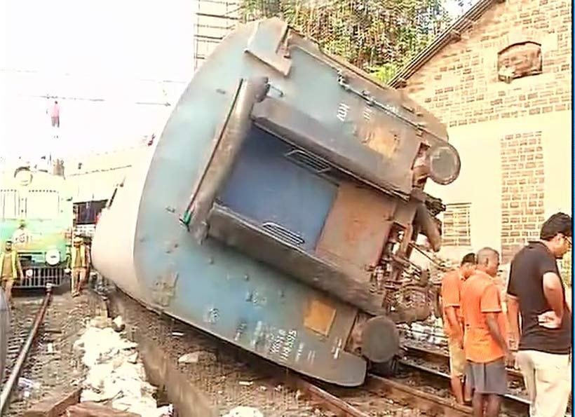 mumbai, mumbai local Train news, mumbai train, mumbai local trains, mumbai local late, mumbai local derailed, mumbai train derail, Mumbai suburban train network, Western Railways, Mumbai Western Railways, Mumbai suburban train network news, mumbai local train derail, indian railway, irctc, mumbai news, national news, india News