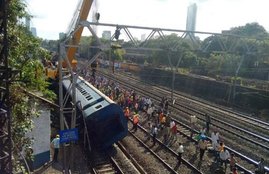 mumbai, mumbai local Train news, mumbai train, mumbai local trains, mumbai local late, mumbai local derailed, mumbai train derail