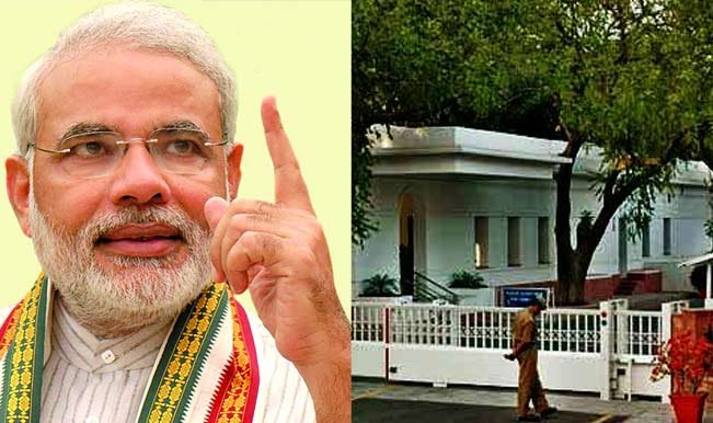 शिव सेना ने कहा कि मोदी तय करें कि उनका आवास देश में है या बाहर